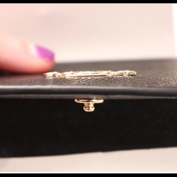 ♦️SOLD♦️NEW AUTHENTIC COACH Wallet. - Picture 2 of 6